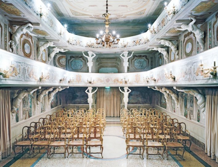 «Театр Villa Mazzacorati», Болонья, 2006 год. Фотограф Кандида Хёфер.