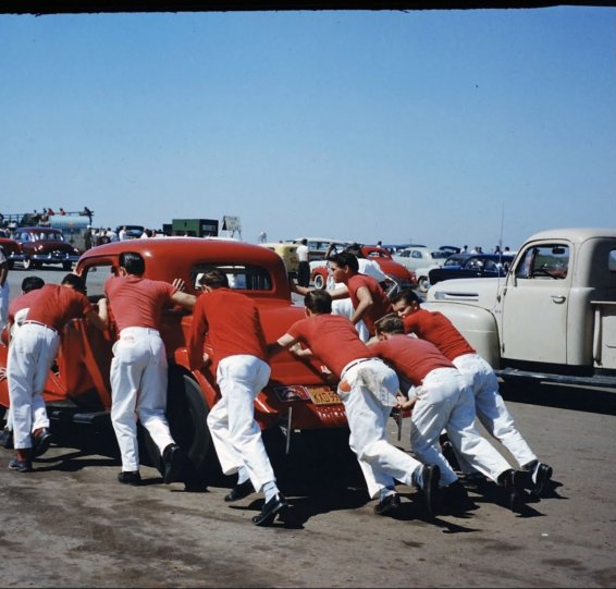 Автомобиль и экипаж, Калифорния, конец 1950-х годов.