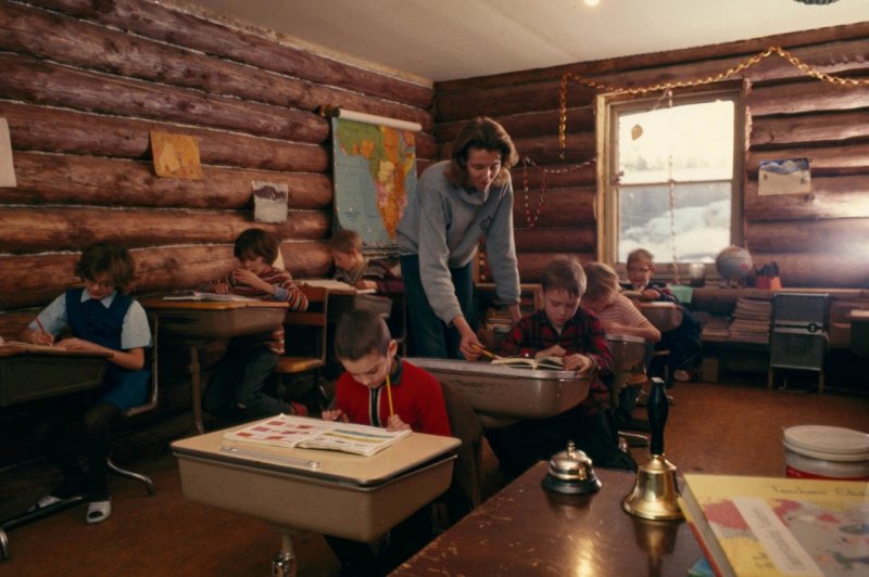 Школа в Траппер-Крик, Аляска, 1969 год.