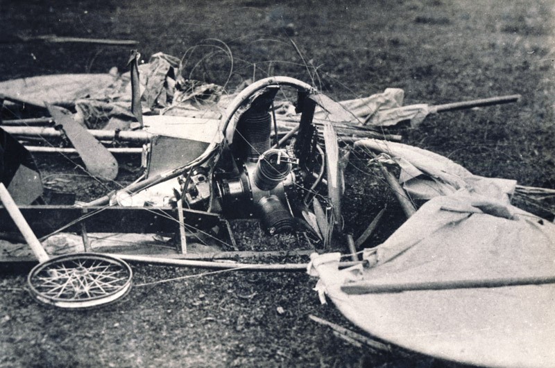 Разбившийся самолёт Аурела Влайку. Лётчик пытался первым перелететь через Карпаты.