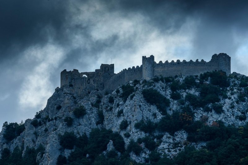 Замок Пюилоран – королевская крепость катаров. Лапрадель-Пюилоран, Од, Франция. Фотограф Хартмут Криниц.