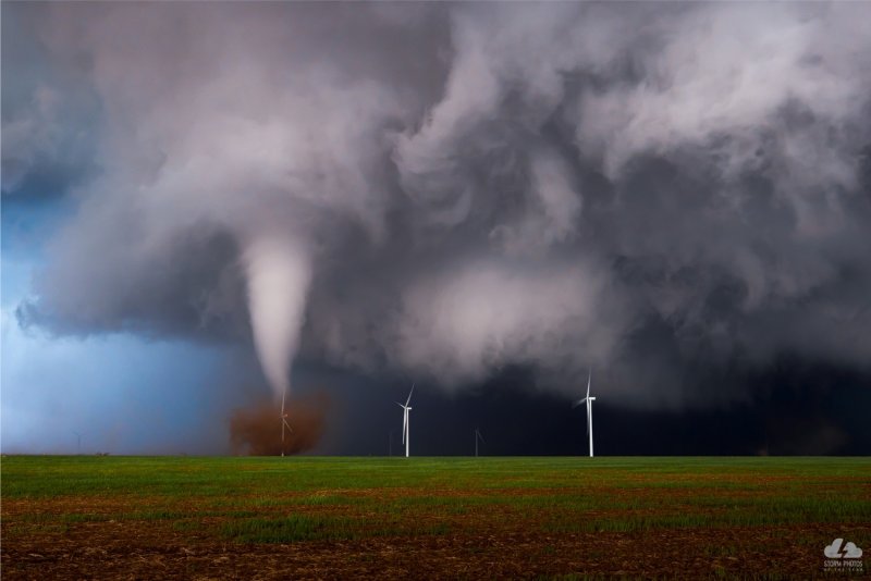 Автор Tim Baca. Снято в Кроуэлл (Техас, США). 3-е место в номинации «Торнадо. Фото года».
