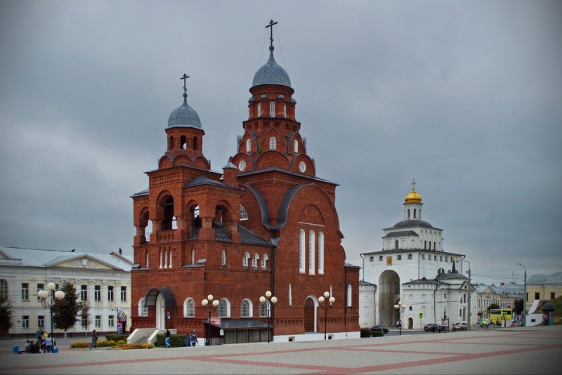 Троицкая (Красная) церковь и Золотые Ворота