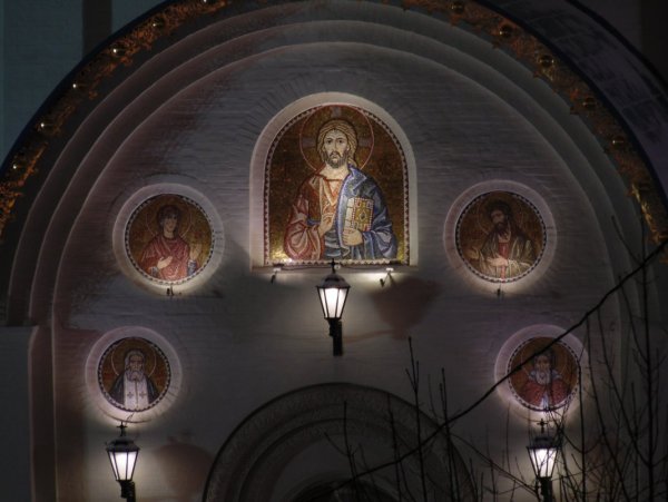 Фрагмент фасада православного храма.