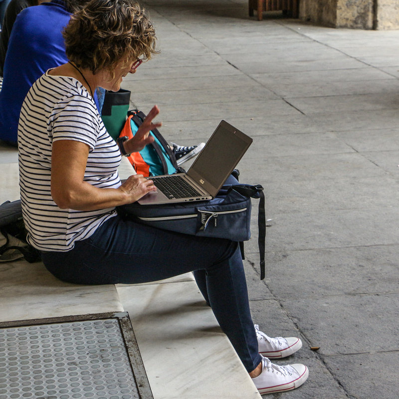 Университет Севильи - студентка? - Vladimir Dunye