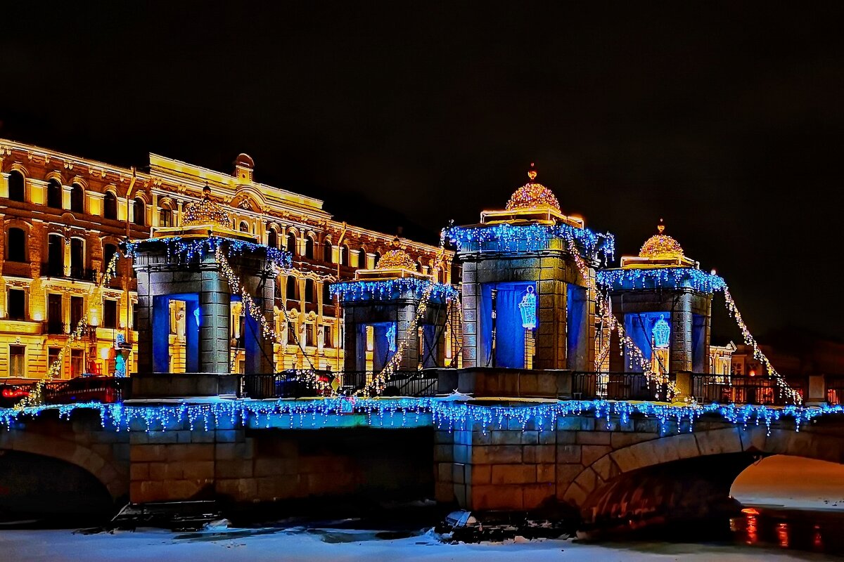 Новогодний мост Ломоносова в Санкт-Петербурге. - Татьяна Бравая