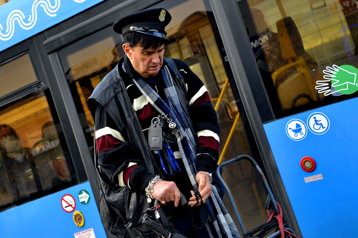 ПОКОРИТЕЛЬ  МОРЕЙ - Вадим   Гераскин 