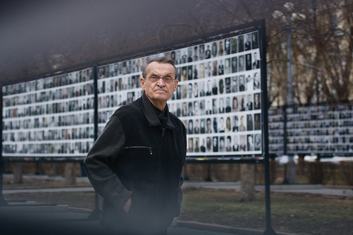 Вверх по хрупкой лестнице - Антон Девольт