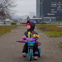 Маруся, хлеб и ветер))) :: Александр 