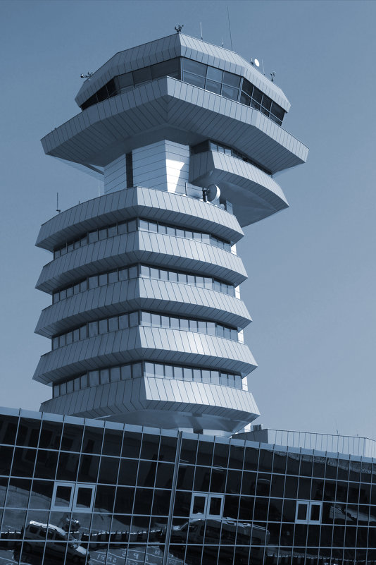 Аэропорт Отопень (г. Бухарест), диспетчерская вышка - Эдуард Цветков Аэропорт Отопень (г. Бухарест), диспетчерская вышка - Эдуард Цветков