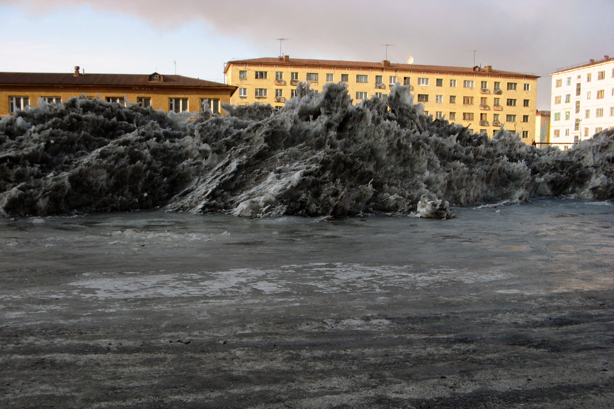 Немного снега во дворе - Сергей Карцев Немного снега во дворе - Сергей Карцев