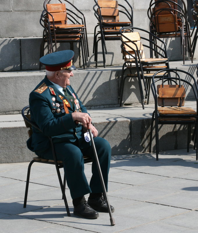 Все меньше ветеранов на гостевых трибунах, все больше свободных мест... Люди, берегите наших ветеран - ЮРИЙ ТВЕРДОХЛЕБОВ