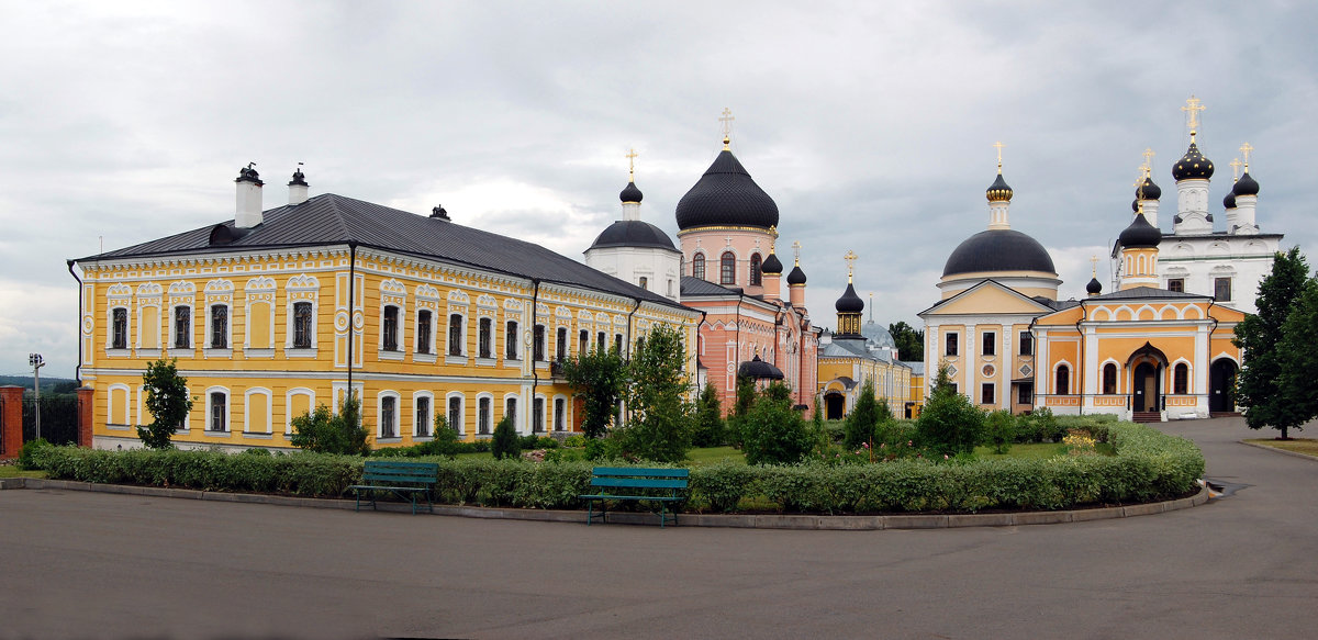 У входа на подворье Вознесенской Давидовой пустыни (панорама) - Александр Буянов