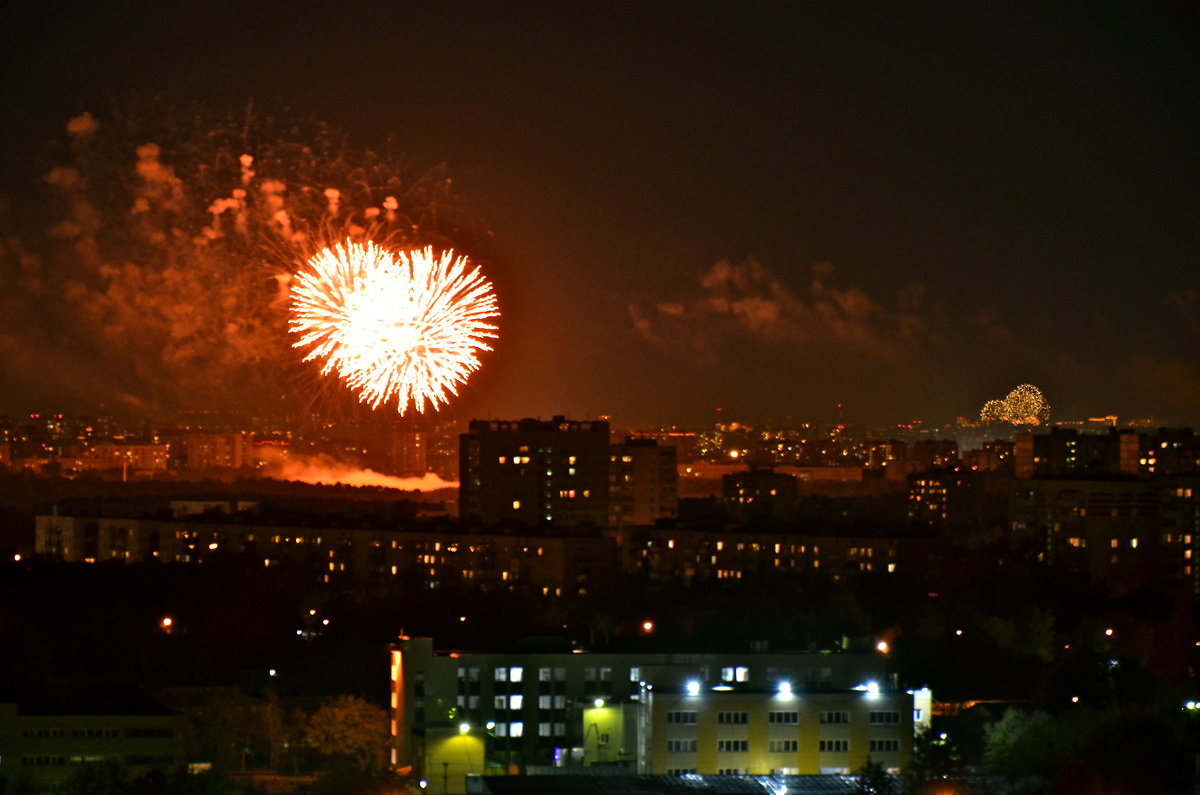 В день города. Дым салюта... - Елена Солнечная