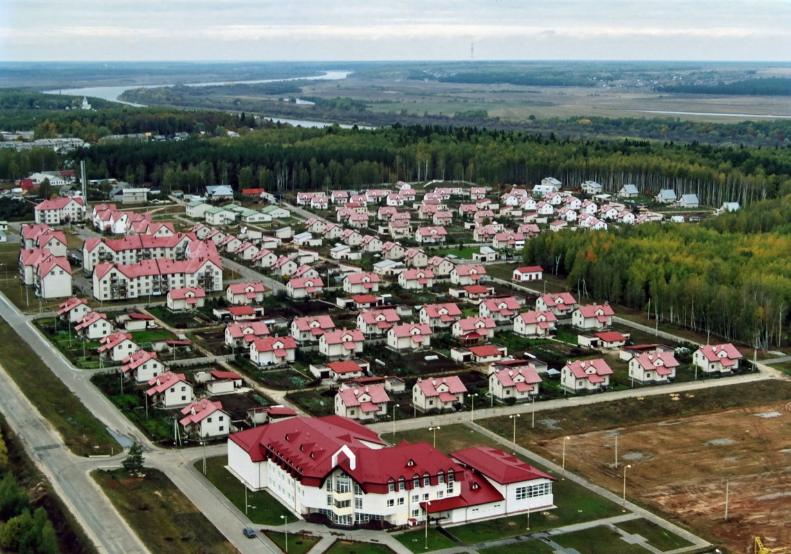 Современное поселение с высоты птичьего полёта... - Николай Варламов