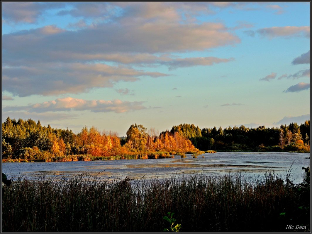 И дышит осенью закат... - Николай Дементьев И дышит осенью закат... - Николай Дементьев