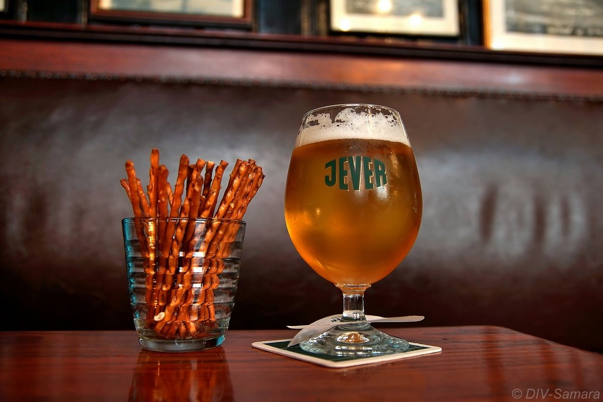 Пиво "Jever" (Германия) в пивном баре "Buthmann" (осн. в 1697 г.) в Любеке, Герм - Денис Кораблёв Пиво "Jever" (Германия) в пивном баре "Buthmann" (осн. в 1697 г.) в Любеке, Герм - Денис Кораблёв