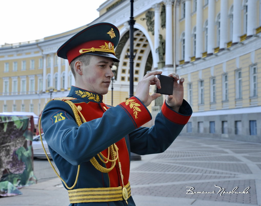 ФОТО НА ПАМЯТЬ ПОСЛЕ ПАРАДА. 9 мая 2015 г. С-Петербург. - Виталий Половинко