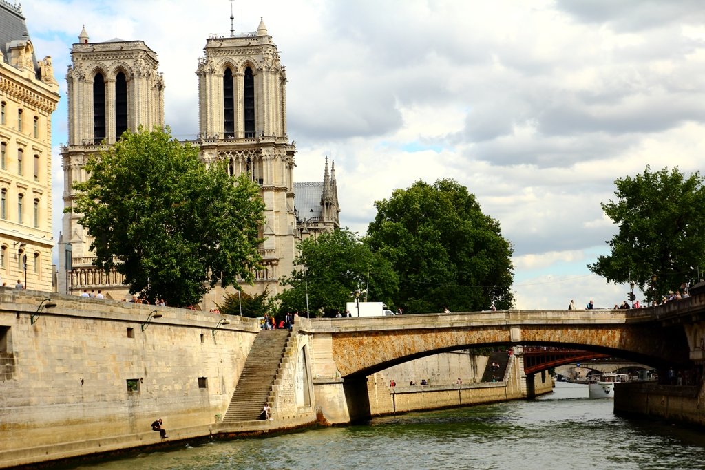 Нотр.Дам  со стороны р.Сены.Париж. - Людмила Шнайдер