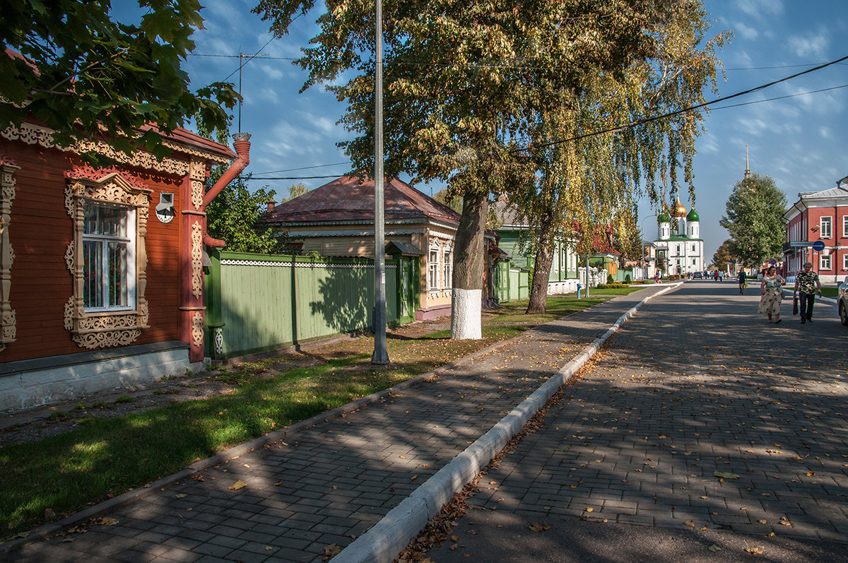 Здесь в золоте лип - голубой небосвод, и каждая улочка к Храму ведёт! - Ирина Данилова