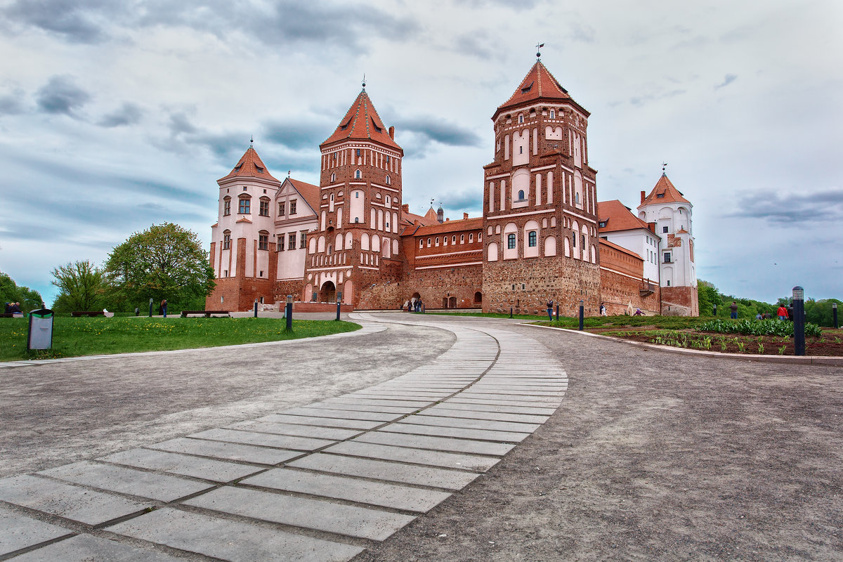 Мирский замок - Олег Князев