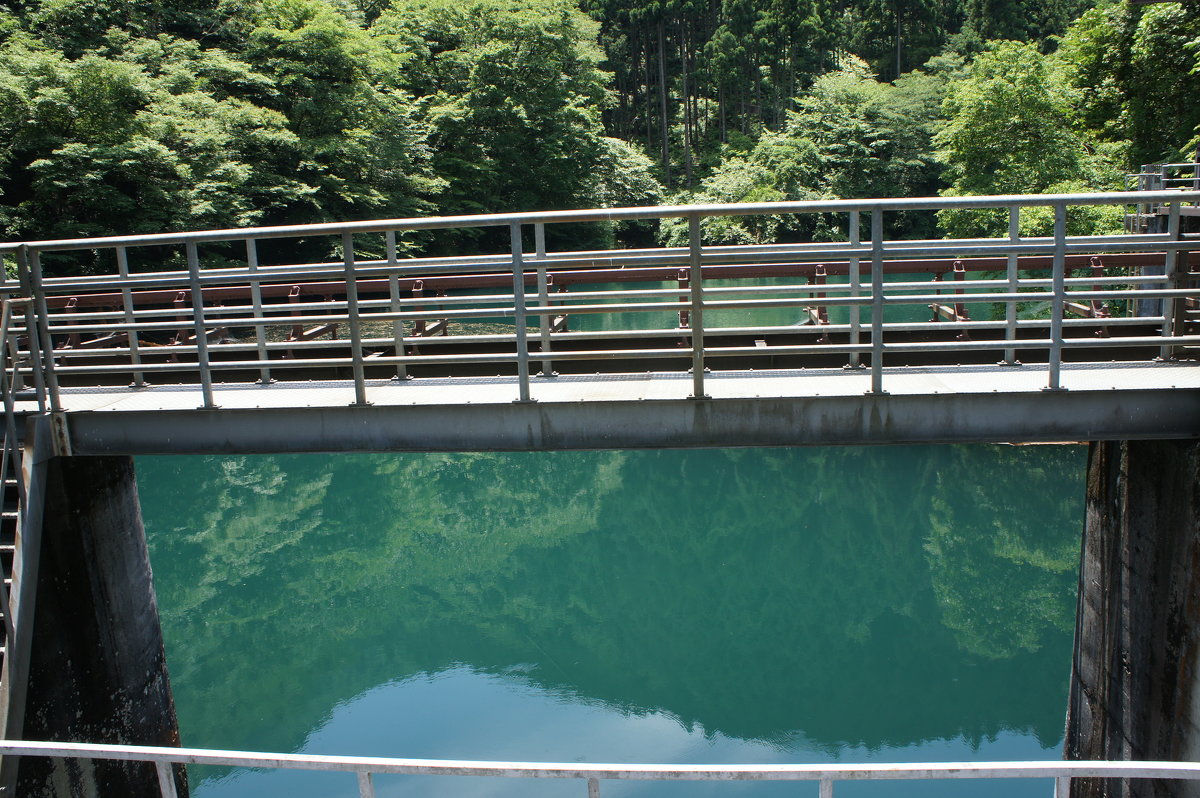 На плотину можно забираться - Cawa Xpy