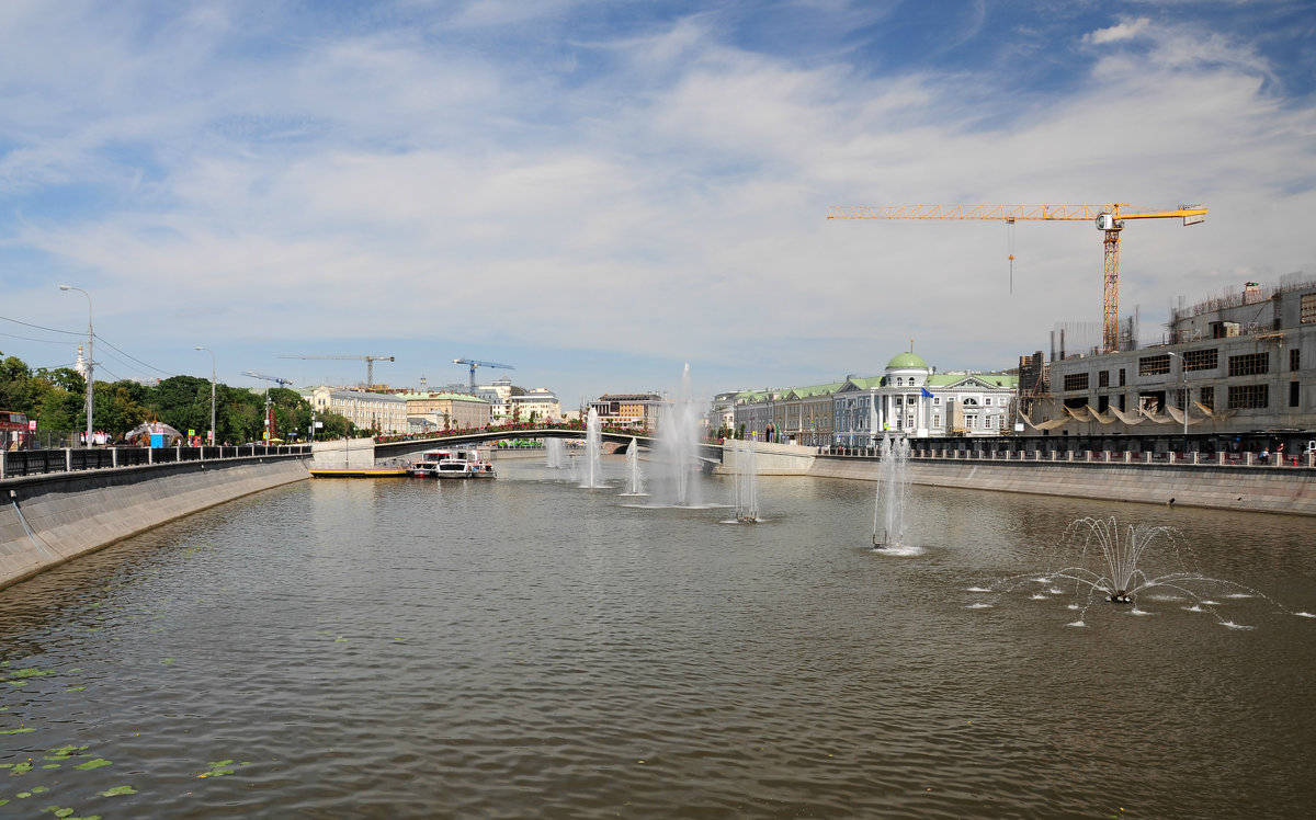 Москва.«Лужков мост»(Третьяко́вский мост) на Болотной 29.06.2016г. - Виталий Виницкий