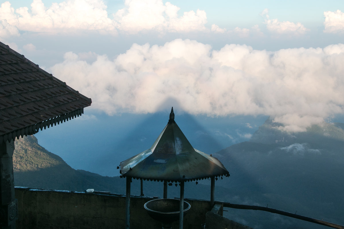 Тень от  Adams peak, Ratnapura, Sri lankaудалитьредактировать - Ксения Студеникина