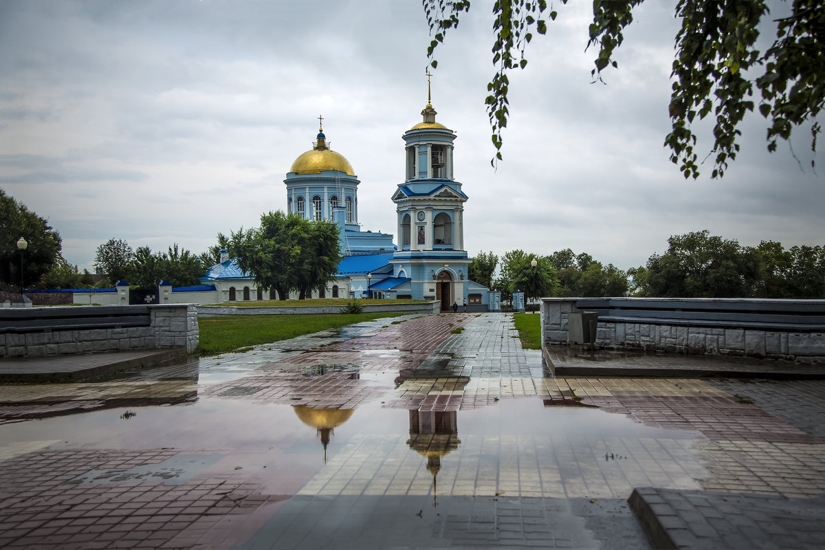 В городе дождь - Лариса 