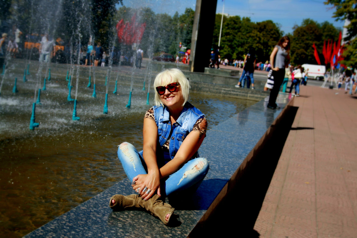 у  фонтана... - неля  тулузова 