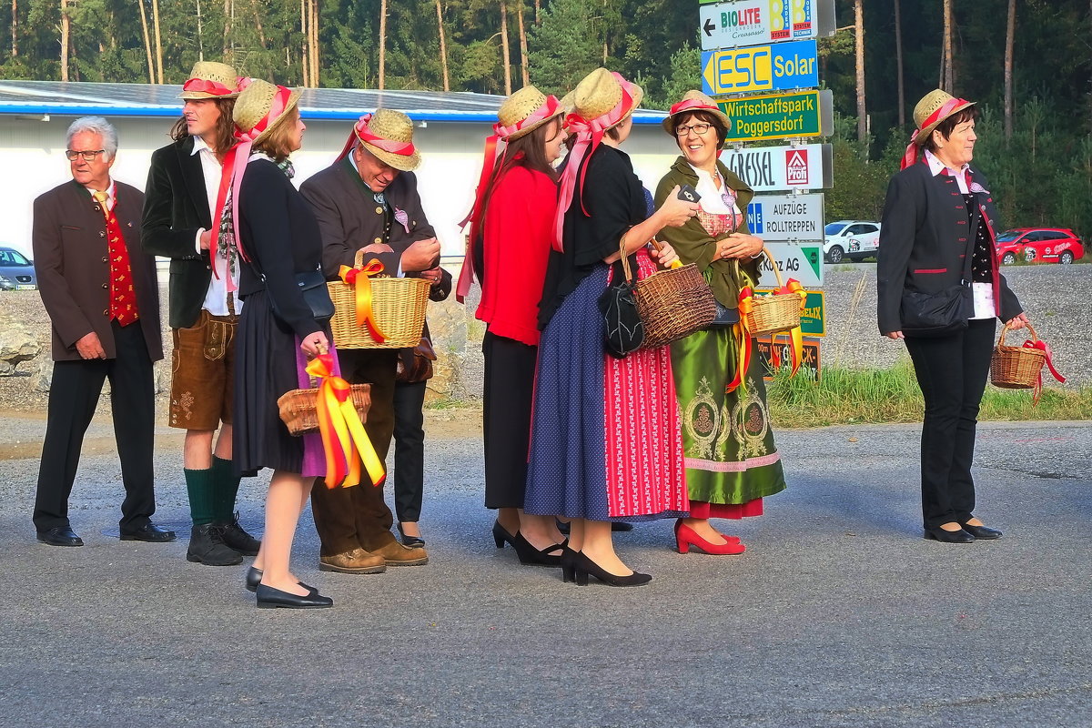 На праздник в порядке очереди... - M Marikfoto