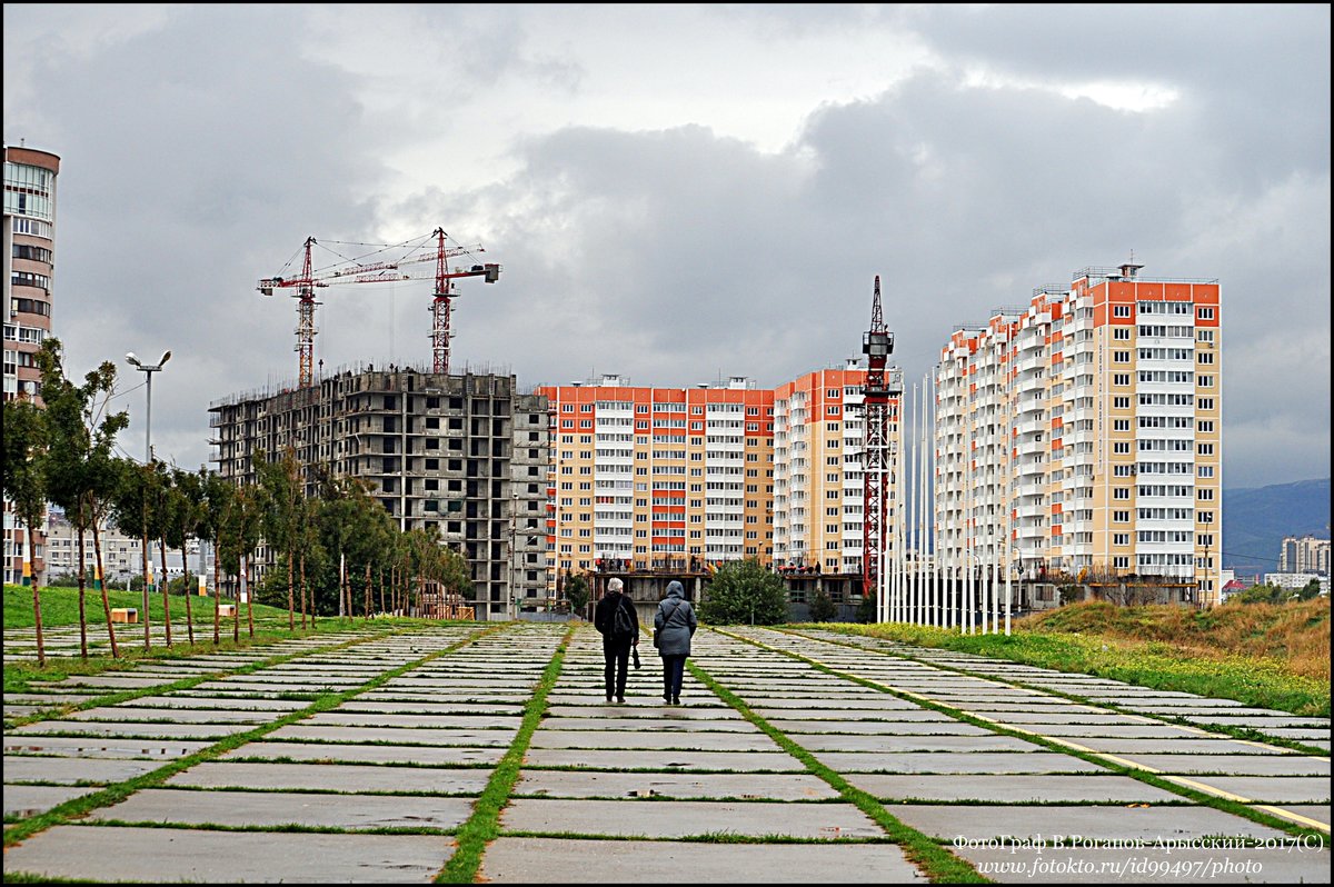 ОКТЯБРЬ  В  ГЕЛЕНДЖИКЕ - Валерий Викторович РОГАНОВ-АРЫССКИЙ