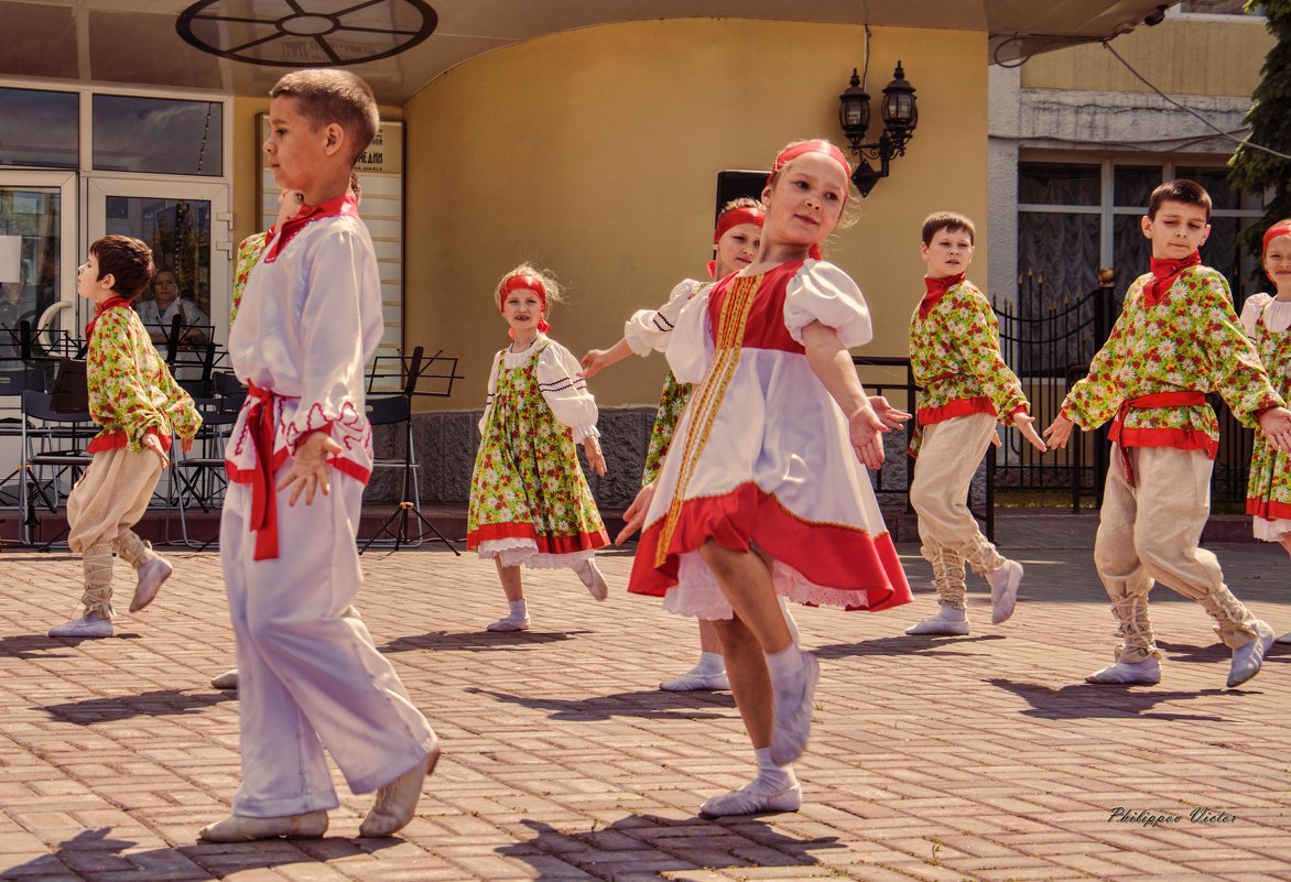 В солнечных лучах - Виктор Филиппов