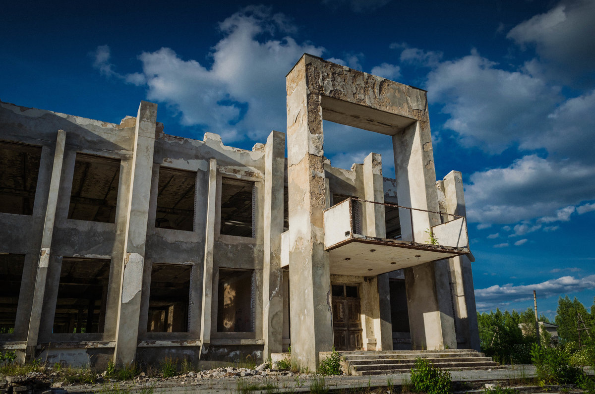 Abandoned Exhibition Complex - Мара Гааг