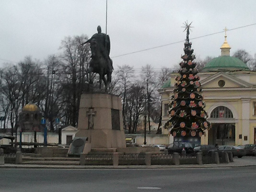 Новогодняя елка у Александра-Невской Лавры. (Ноябрь 2017 год). - Светлана Калмыкова