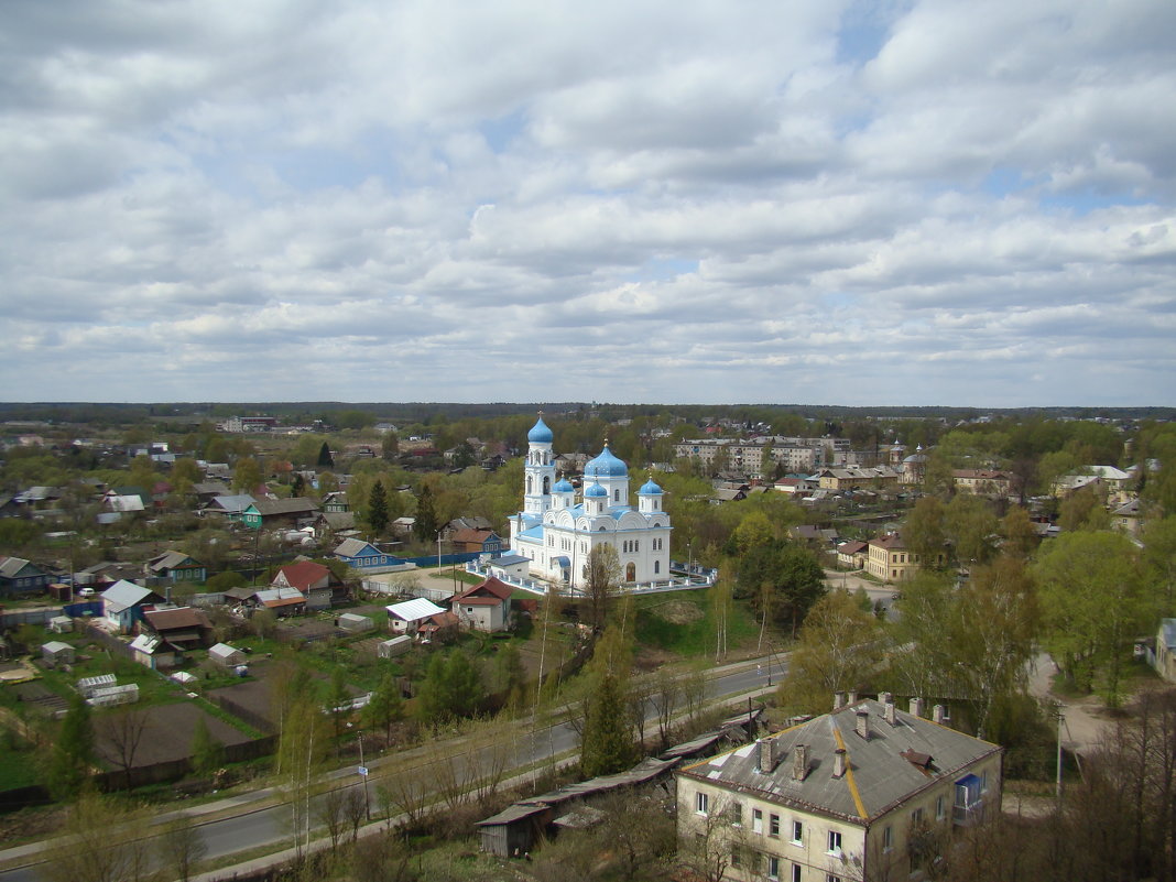 Храм Михаила Архангела словно парит над Торжком - Татьяна Сапрыкина 