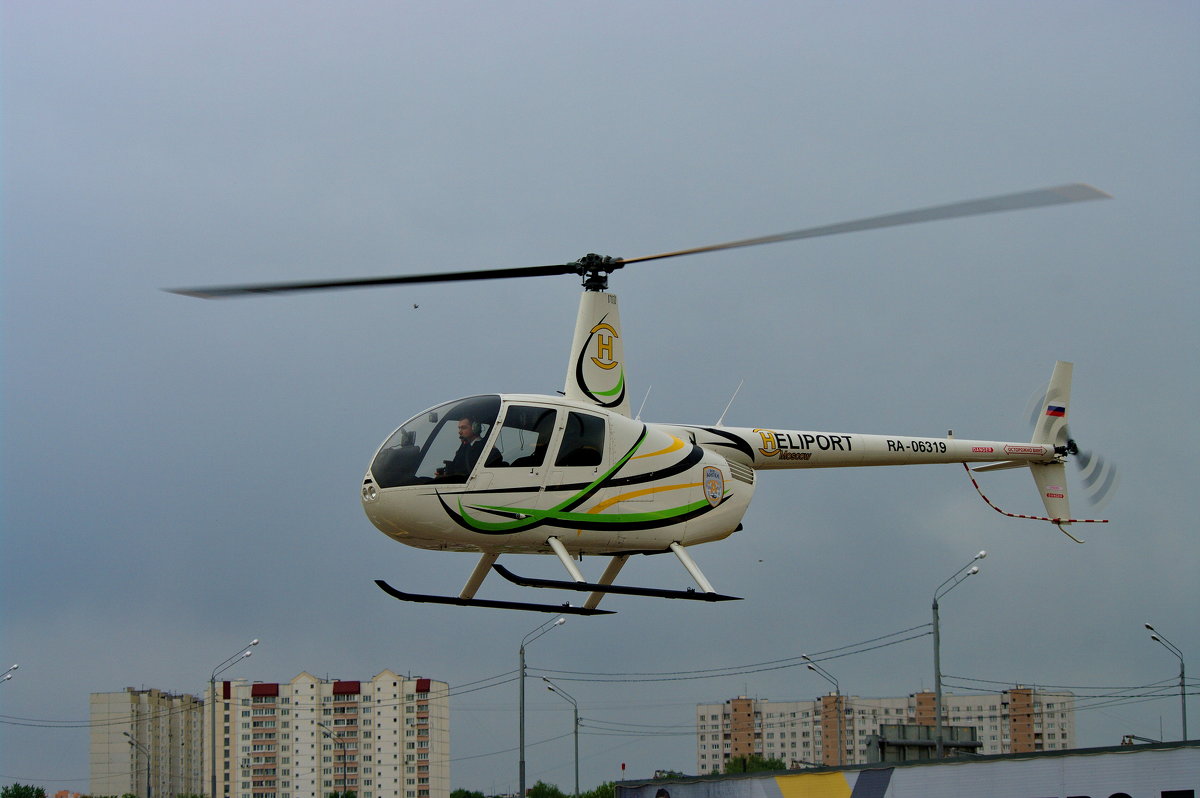 Robinson R-44 - Михаил Сипатов