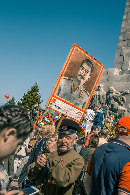 День Победы правнуки и внуки в мае празднуют по всей стране... - Ирина Данилова