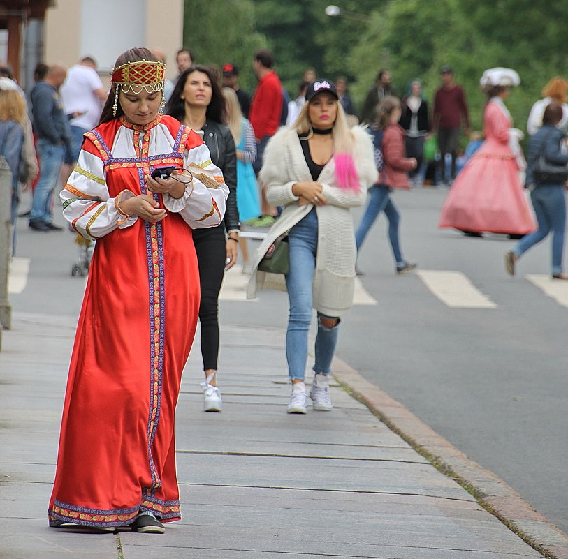 Одежда похожа на холст, который на разных людях драпируется по-разному. .... - Tatiana Markova