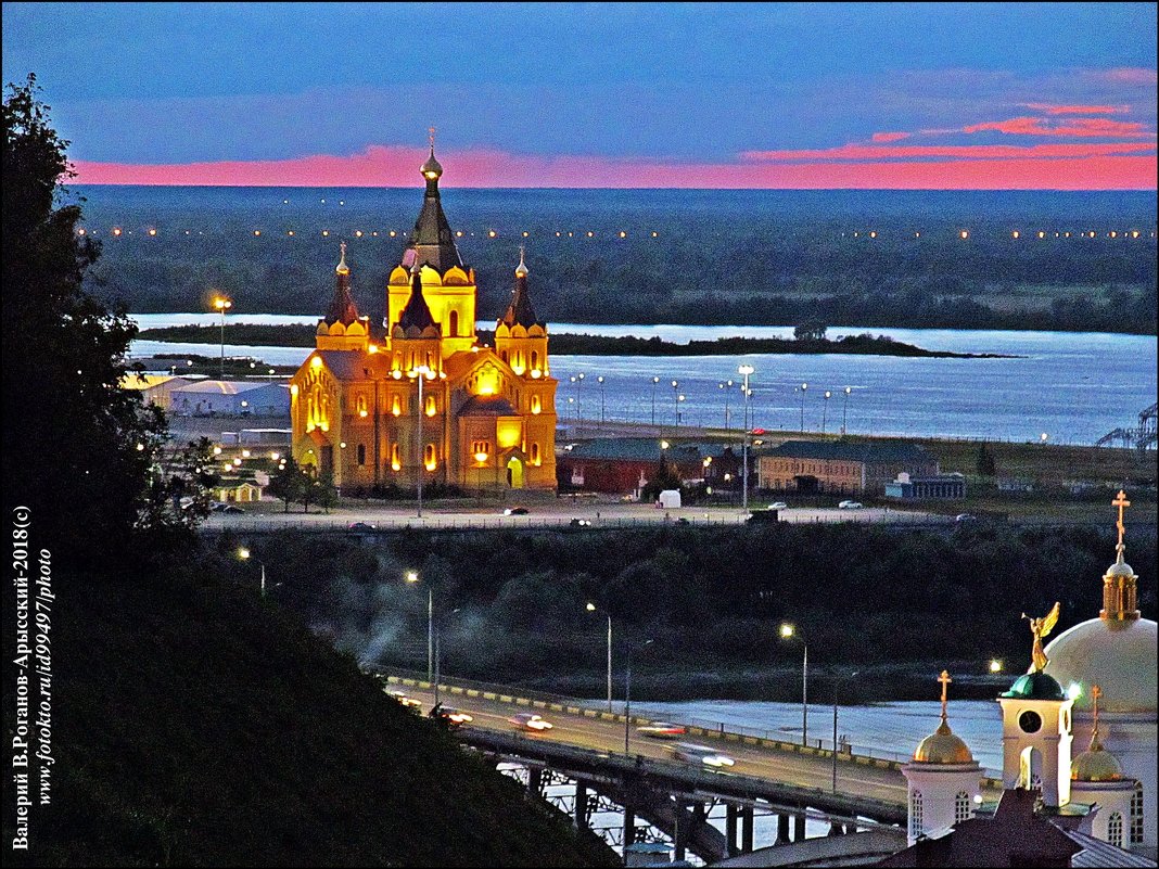 ОДИН ДЕНЬ В НИЖНЕМ... - Валерий Викторович РОГАНОВ-АРЫССКИЙ