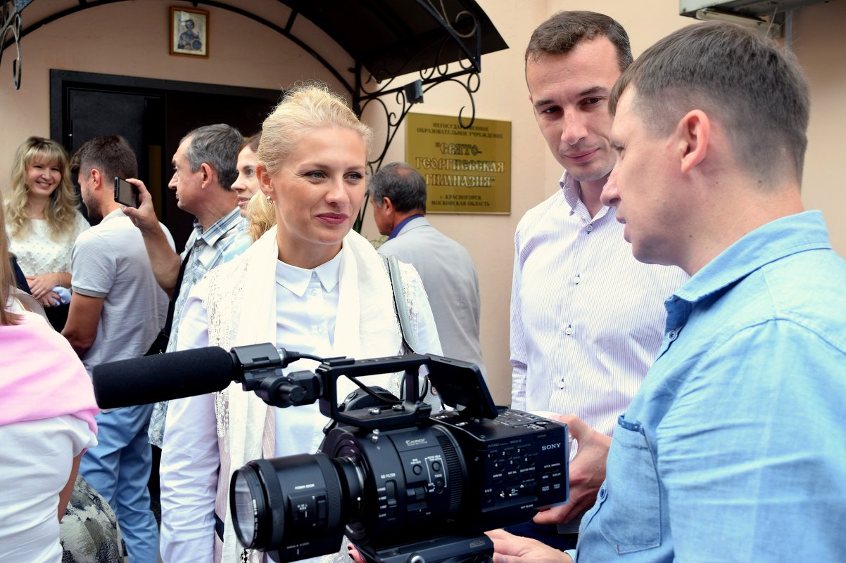 Профессиональный фотограф снял все события первого дня в школе. - Татьяна Помогалова