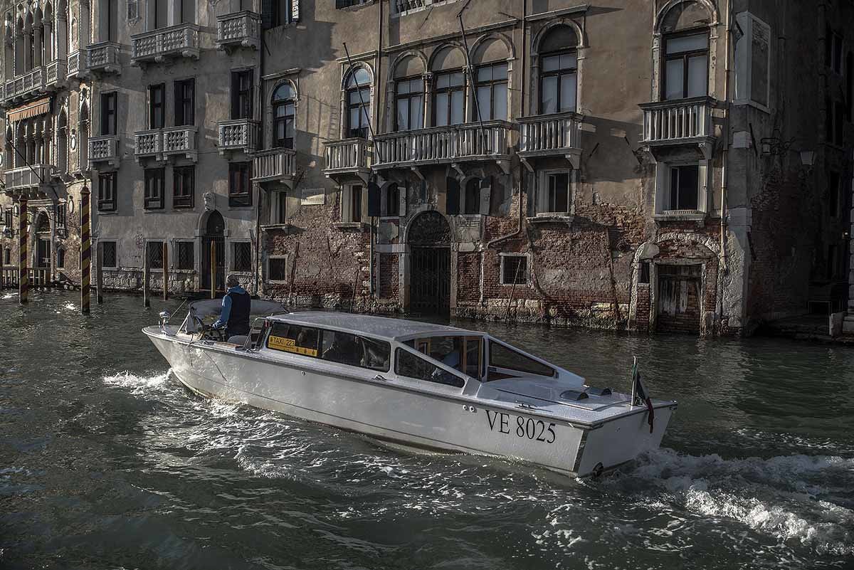 Venezia. Canal Grande. Taxi № VE8025. - Игорь Олегович Кравченко