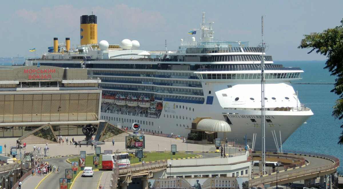 Круизный лайнер «Costa Mediterranea» в Одессе на морвокзале - Юрий Тихонов