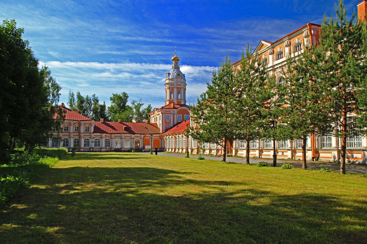 Прогулки по Александро-Невской лавре. Митрополичий корпус. - Евгений 