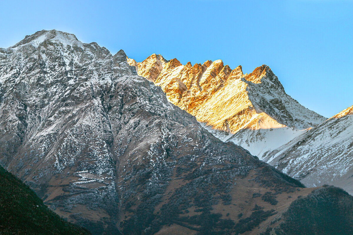 "Золотые горы" Кавказа. Утро в горах. Куртатинское ущелье, Верхний Фиагдон. Северная Осети - Олег Стасенко "Золотые горы" Кавказа. Утро в горах. Куртатинское ущелье, Верхний Фиагдон. Северная Осети - Олег Стасенко