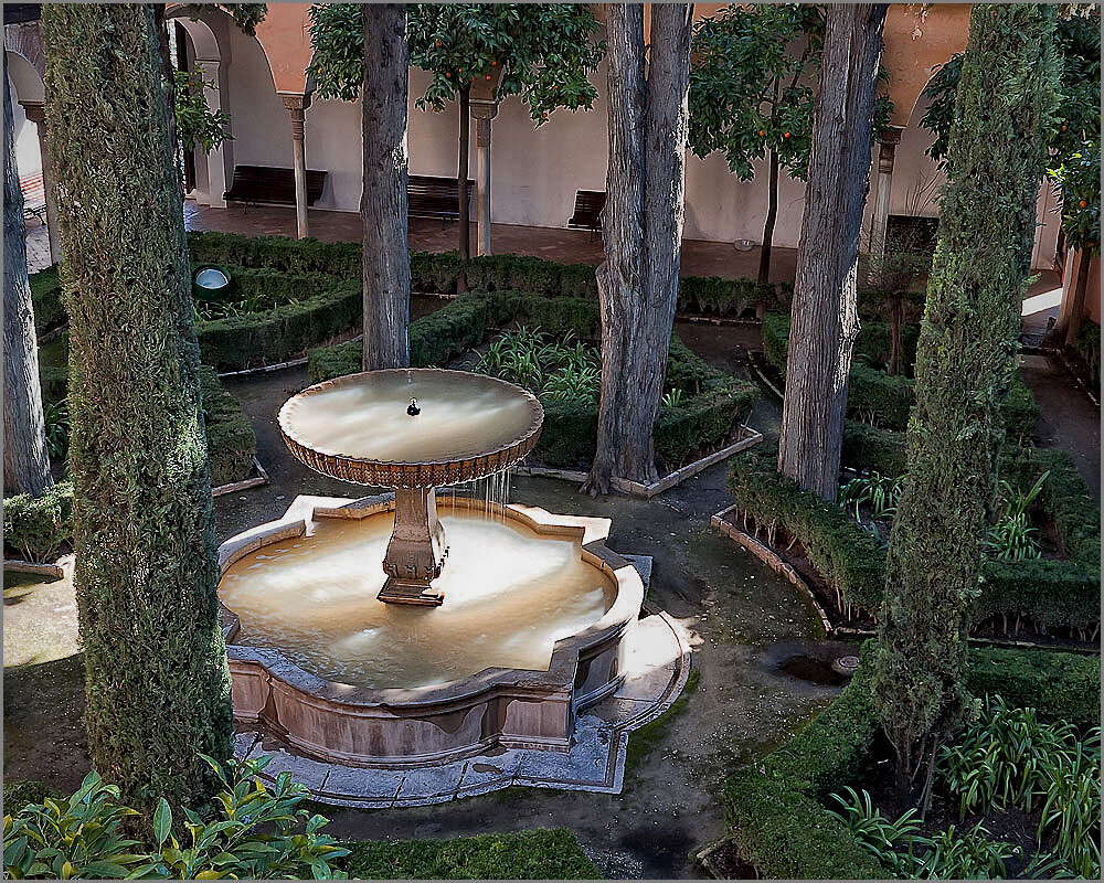 Внутренний дворик. Альгамбра, Андалусия - Lmark 