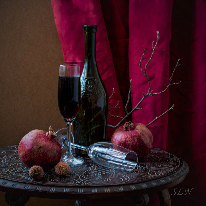 Гранаты - Лидия Суюрова Гранаты - Лидия Суюрова