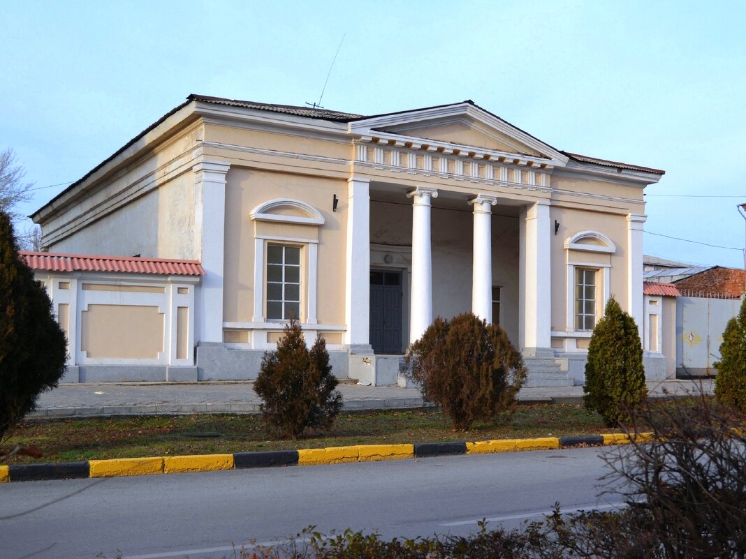 Новочеркасск. Здание войсковой гауптвахты. - Пётр Чернега Новочеркасск. Здание войсковой гауптвахты. - Пётр Чернега