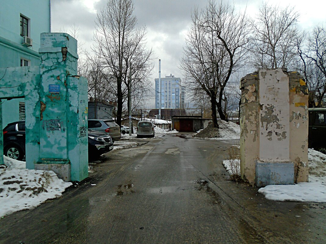 Апрель заглянул во двор. - Николай Масляев