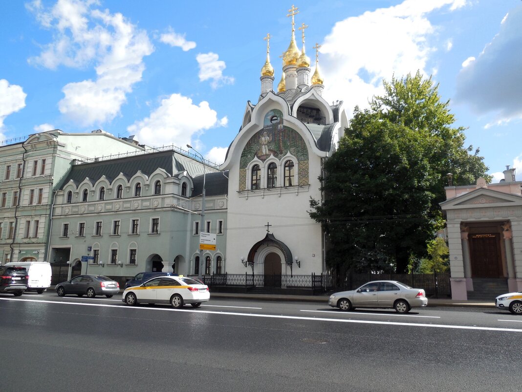 Церковь Собора Дивеевских Святых при подворье Троицкого Серафимо-Дивеевского монастыря в Москве. - Надежда 